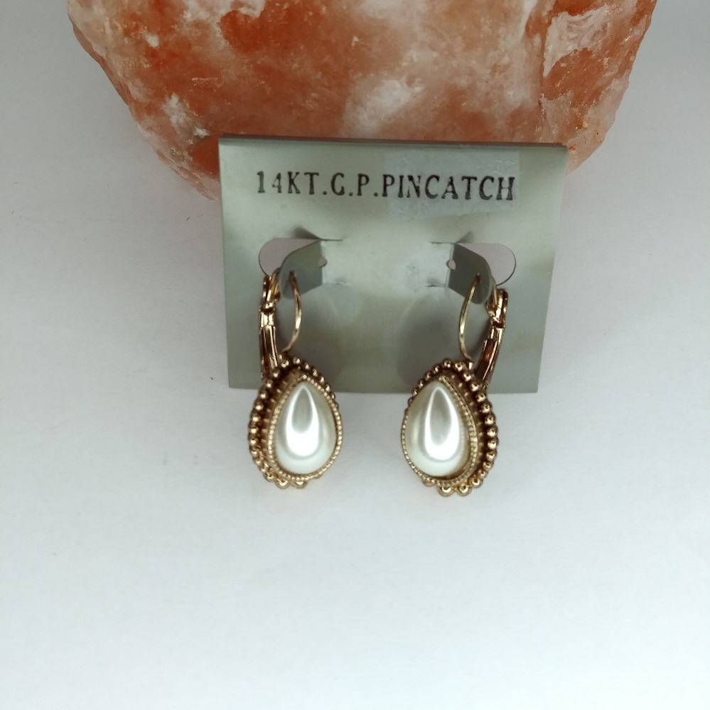 14KT.G.F.PINCATCH Gold Tone Tear Drop  Faux Pearl Camps & Camps Women's …